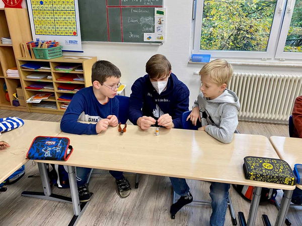 Experimente in Klasse 2a mit Schülern vom VLG Stade