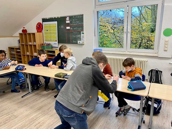 Experimente in Klasse 2a mit Schülern vom VLG Stade